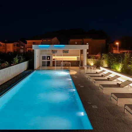 Almissum - Luxury 11-bedroom * Dugi Rat