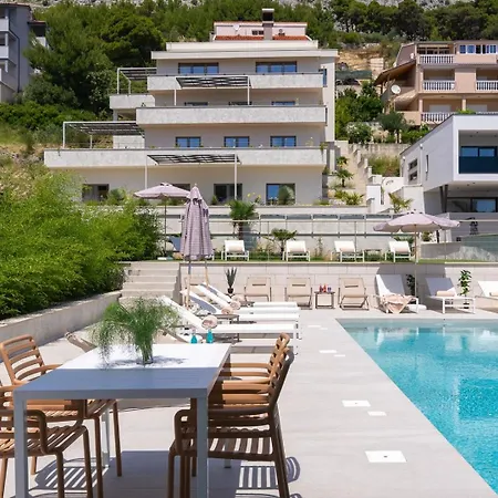 Villa Almissum - Luxury 11-bedroom
